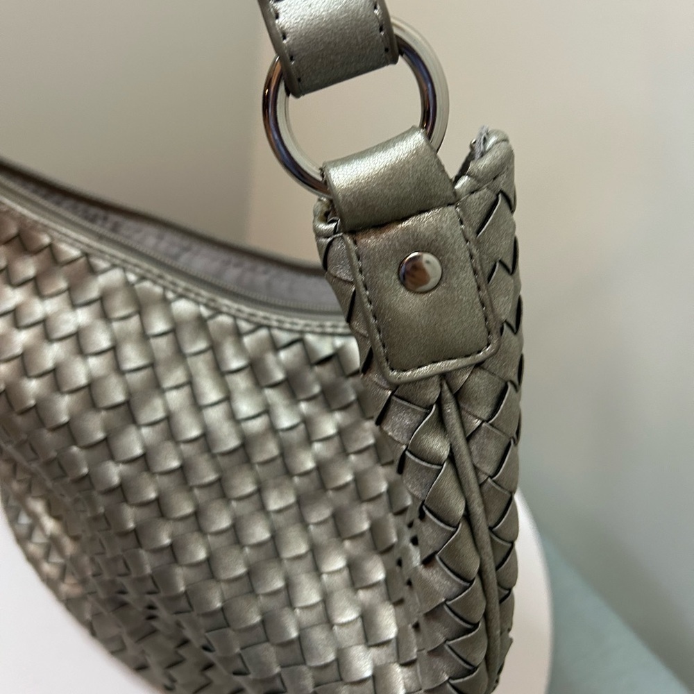 Relic Metallic Faux Leather Hand Woven Hobo Purse - Picture 10 of 13